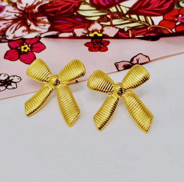 Cabled Bow Studs